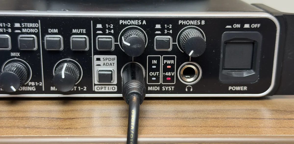 Behringer UMC1820 front panel showing the HD 650 cable connected to the main Phones A output